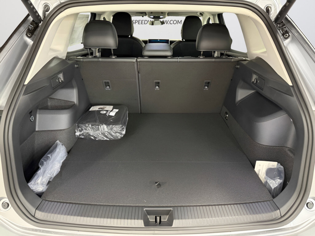 New 2025 Volkswagen Tiguan SE image 9