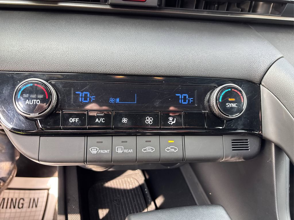 Certified 2025 Hyundai Elantra Sport image 28