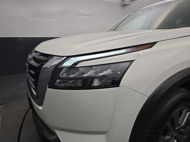 Used 2025 Nissan Pathfinder SV image 14