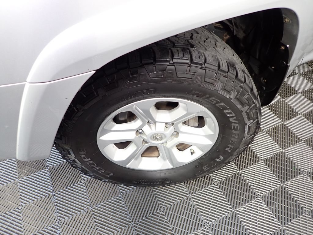 Used 2014 Toyota 4Runner SR5 AWD/4WD image 40