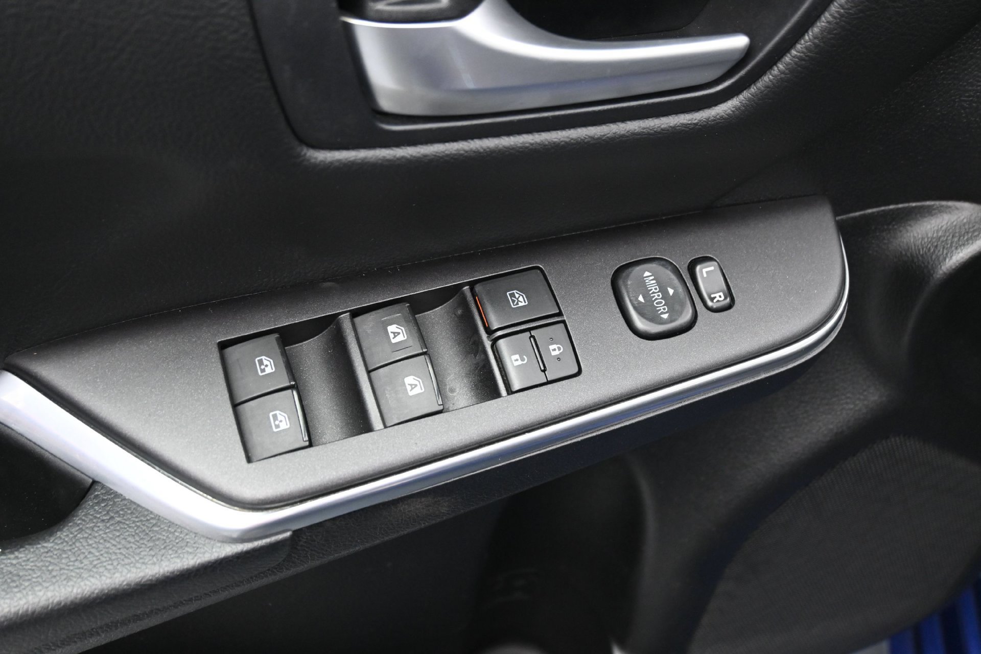 Used 2016 Toyota Camry SE w/ Moonroof Package FWD image 17