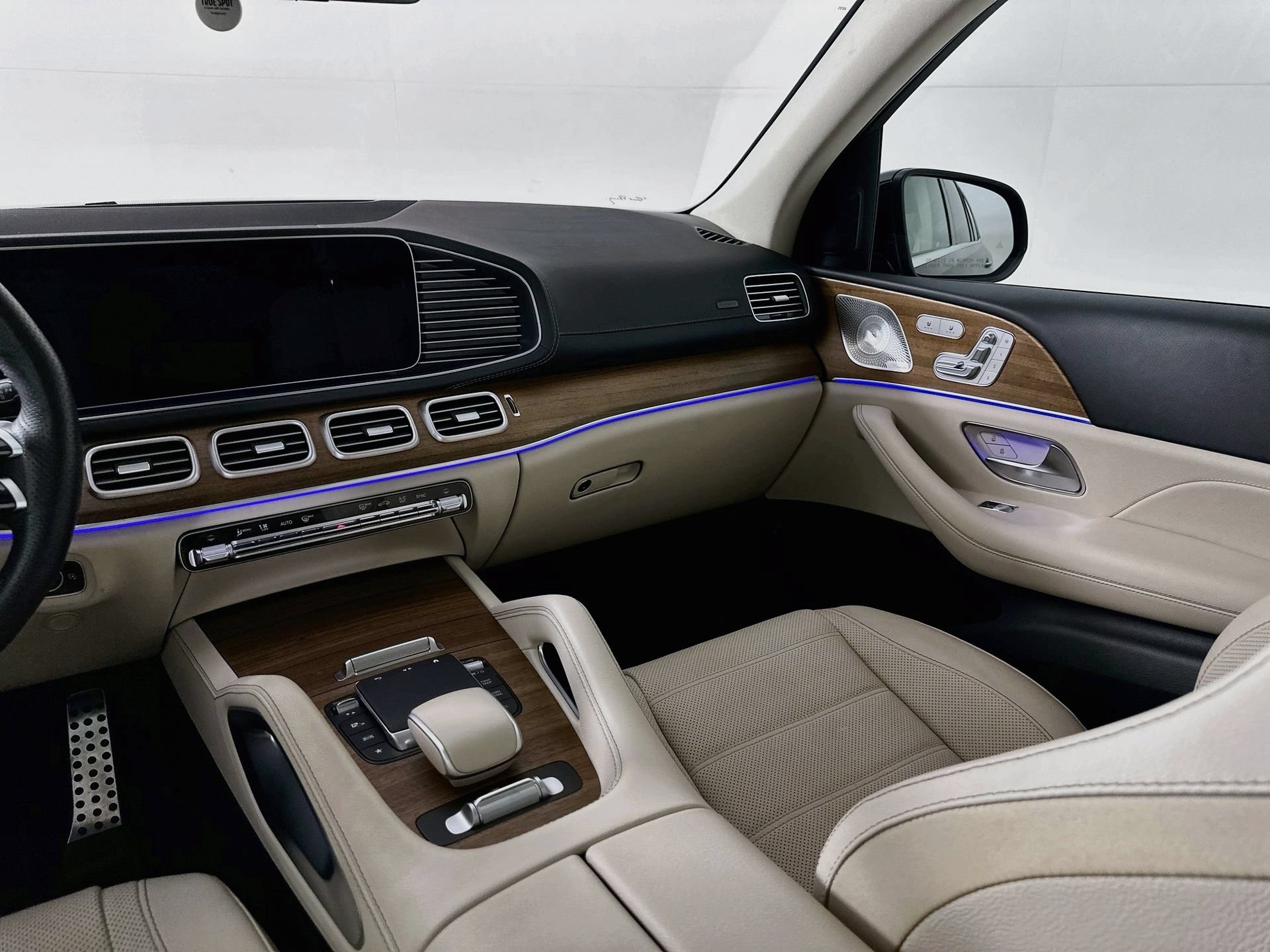 Used 2024 Mercedes-Benz GLS 580 4MATIC image 26