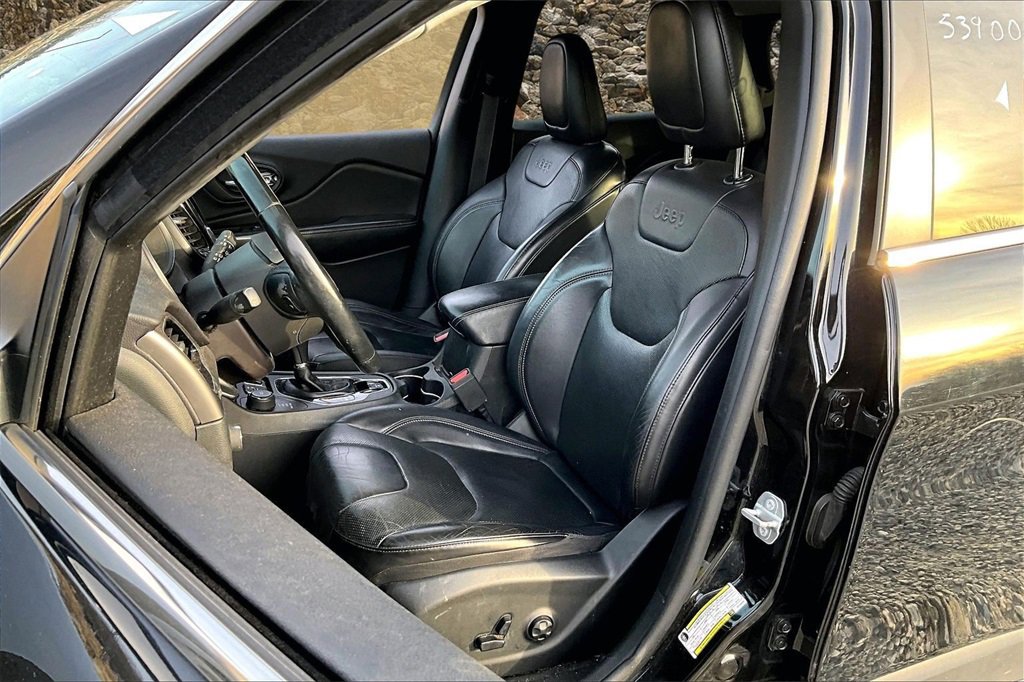 Used 2019 Jeep Cherokee Limited image 23