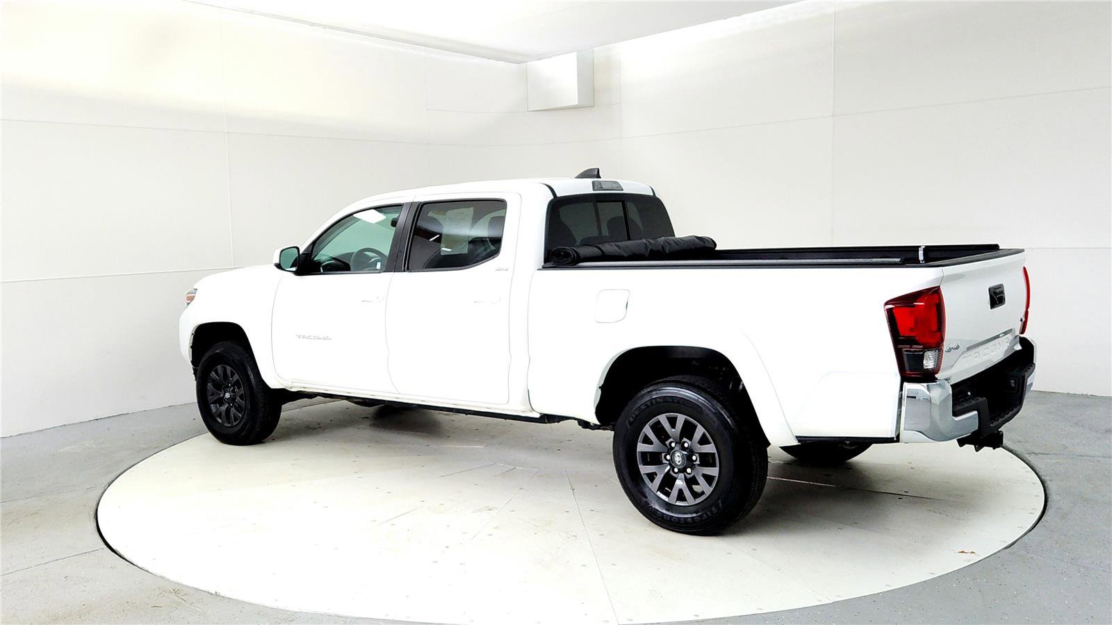 Certified 2023 Toyota Tacoma SR5 image 4