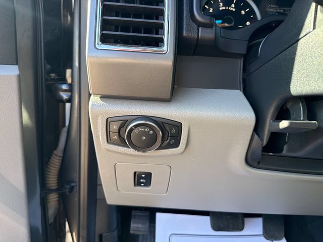 Used 2016 Ford F150 XLT w/ Equipment Group 302A Luxury AWD/4WD image 18