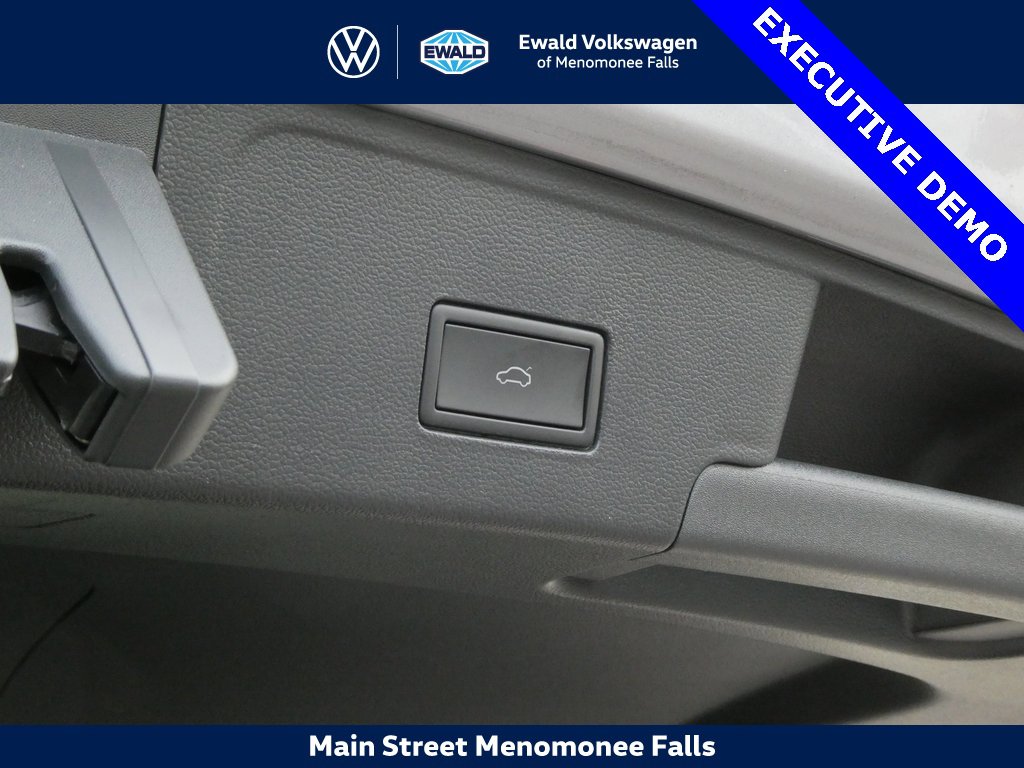 New 2025 Volkswagen Atlas Cross Sport SEL R-Line image 29