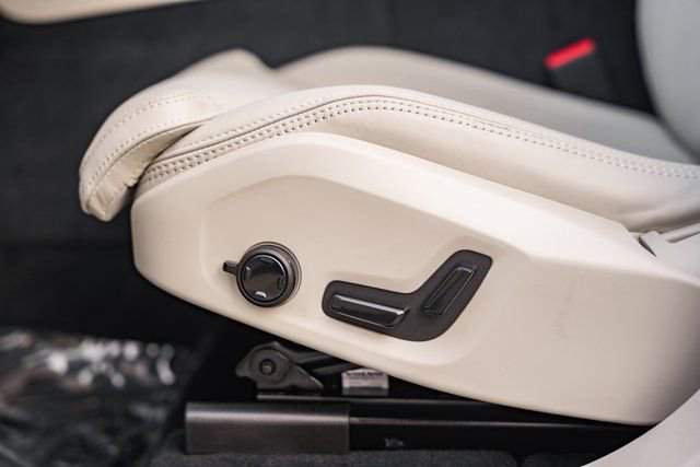 New 2026 Volvo XC60 B5 Ultra w/ Protection Package Premier image 36