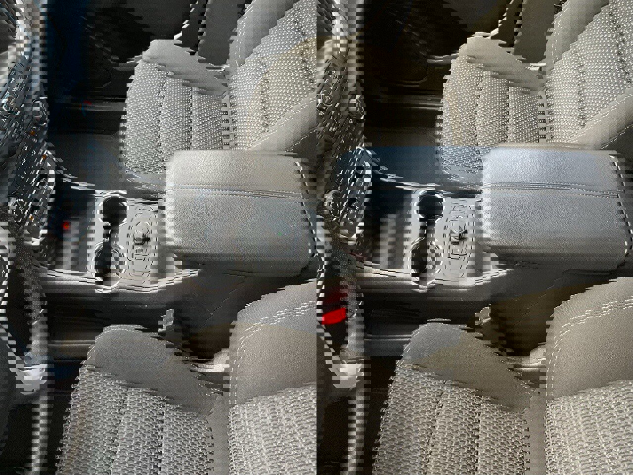 Used 2024 GMC Terrain SLE image 34