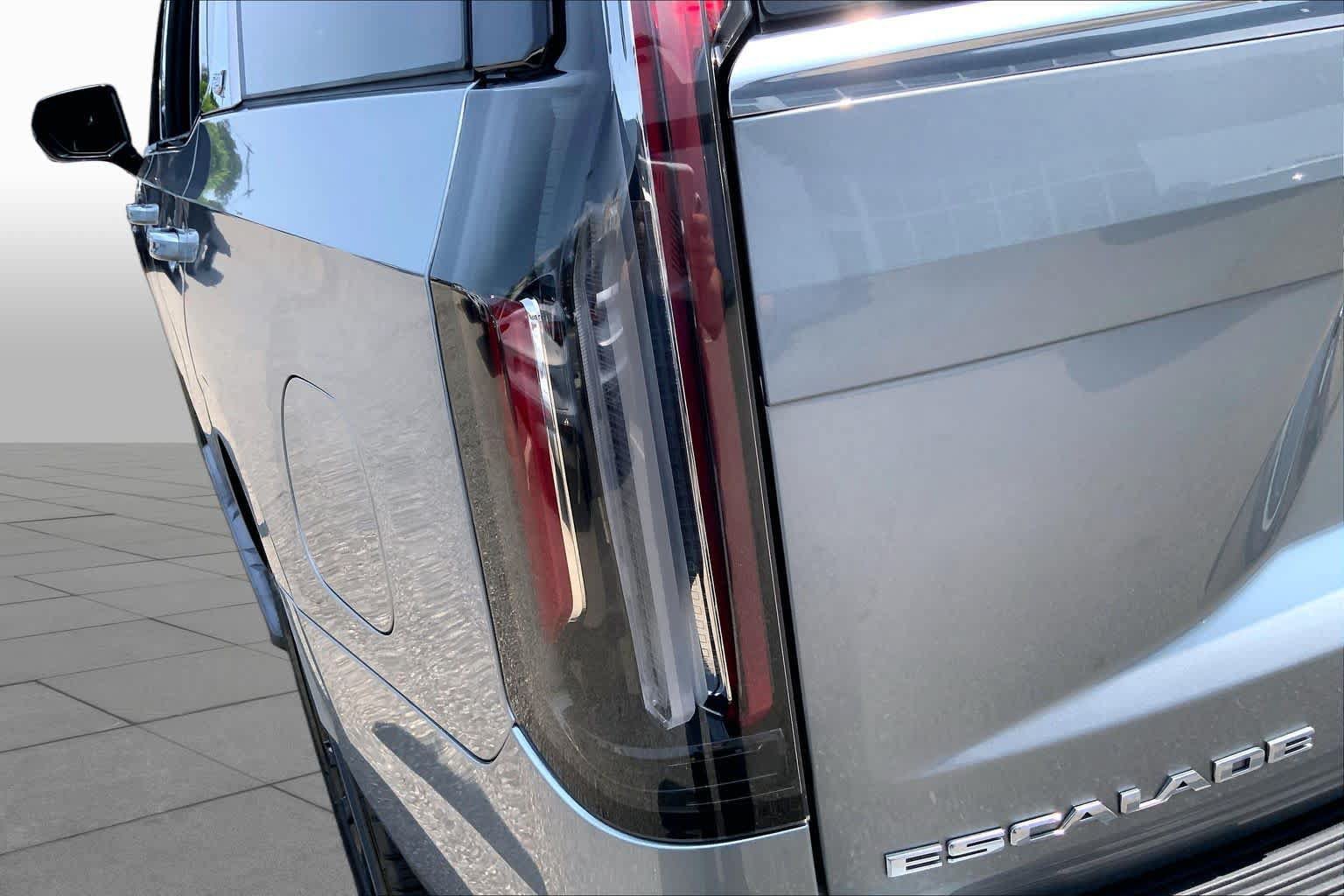 Used 2023 Cadillac Escalade Premium Luxury w/ LPO, Floor Liner Package AWD/4WD image 27