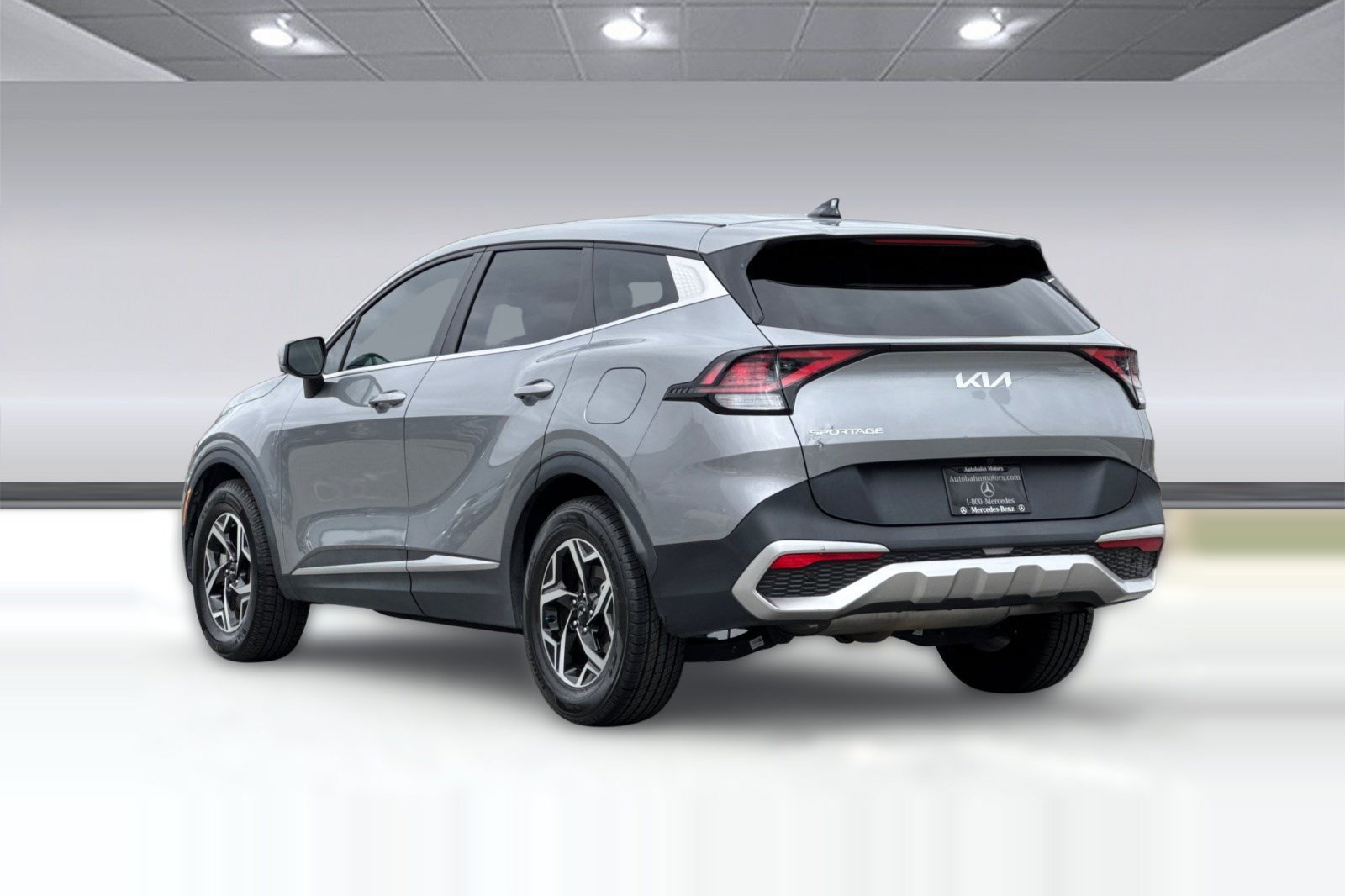 Used 2023 Kia Sportage LX FWD image 3