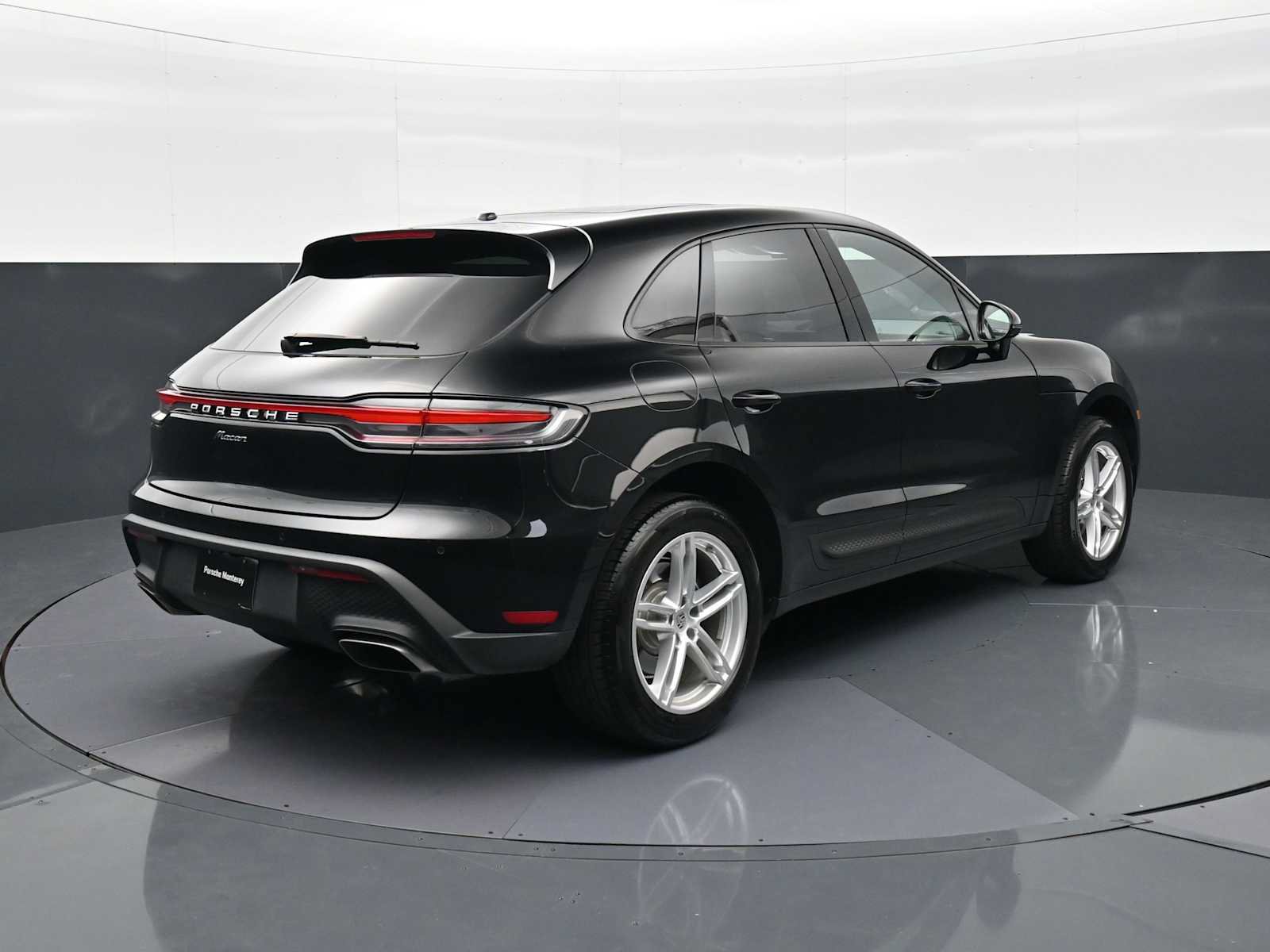 Certified 2024 Porsche Macan AWD/4WD image 23