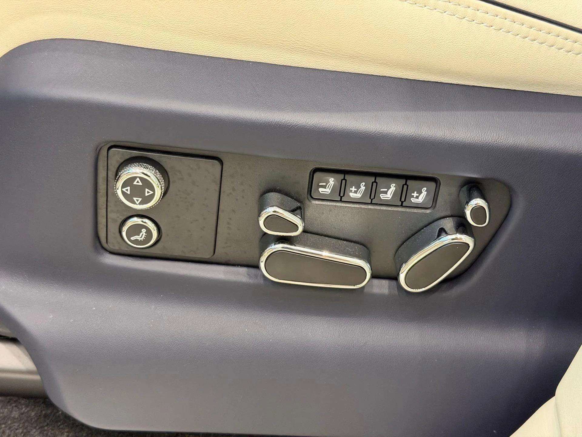 New 2025 Bentley Bentayga image 16