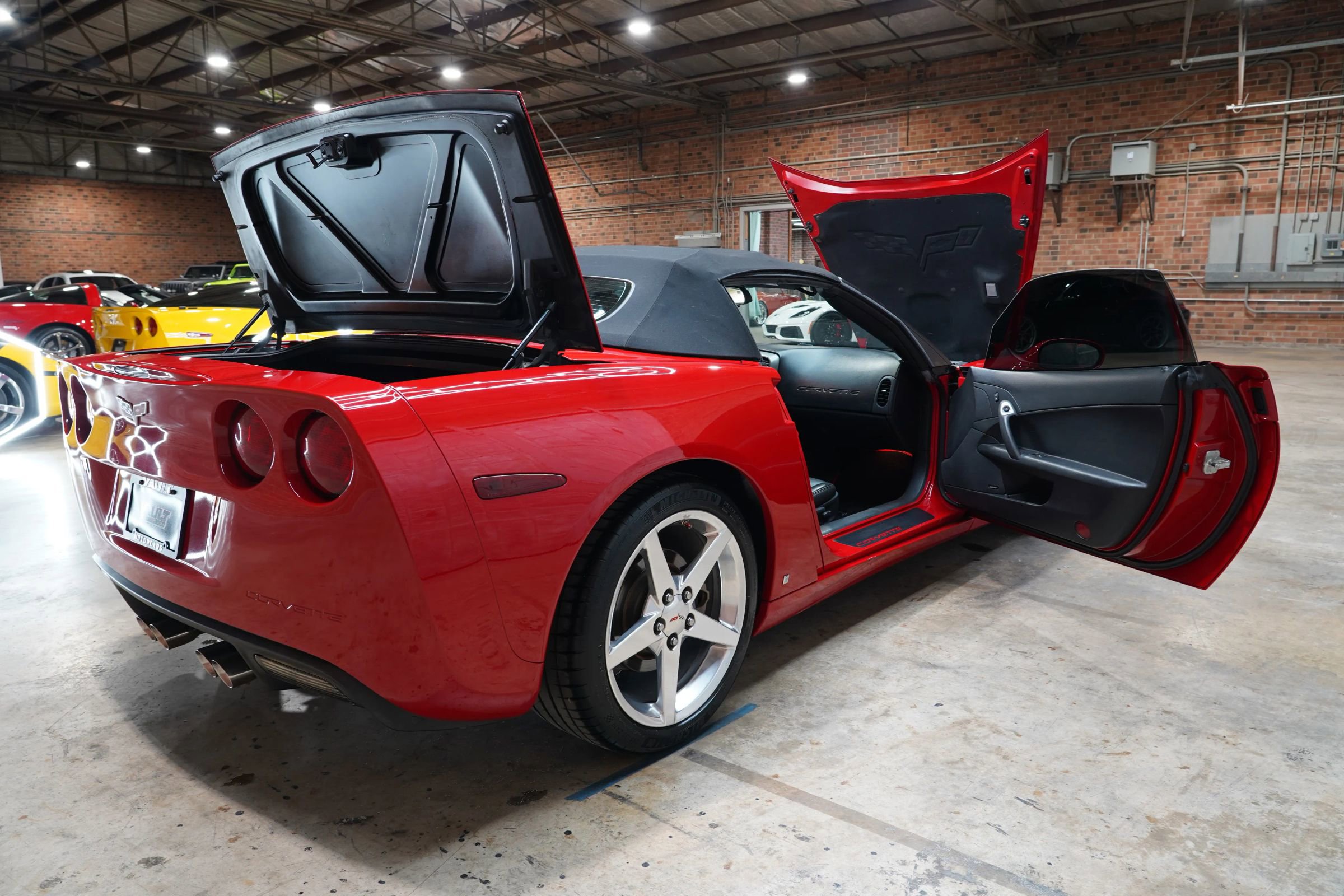 Used 2006 Chevrolet Corvette Convertible w/ Preferred Equipment Group RWD image 29