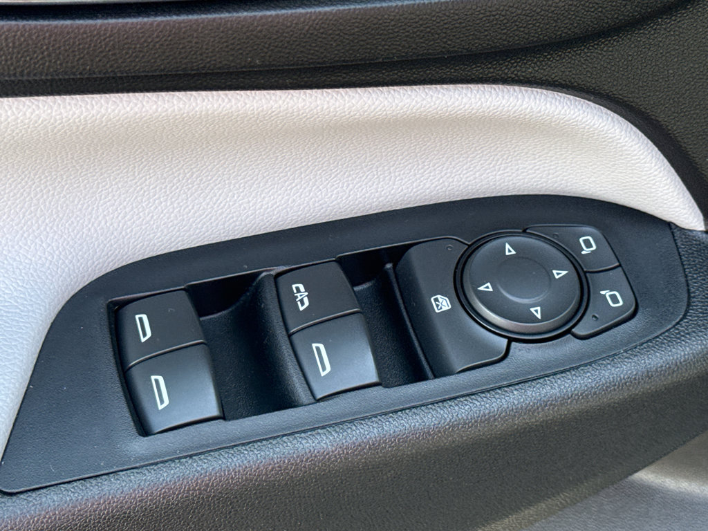 Used 2020 Chevrolet Equinox LS FWD image 11