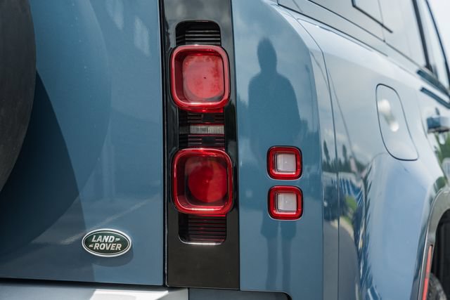 Used 2022 Land Rover Defender 110 SE AWD/4WD image 8
