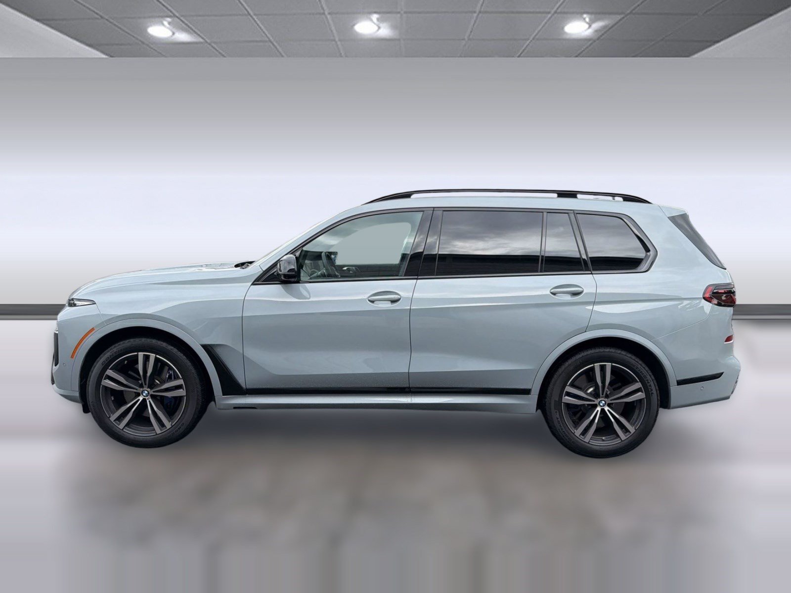 Used 2025 BMW X7 M60i w/ Climate Comfort Package AWD/4WD image 2