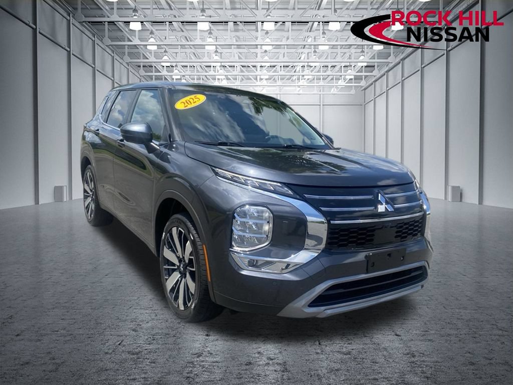 Used 2025 Mitsubishi Outlander SE AWD/4WD image 1