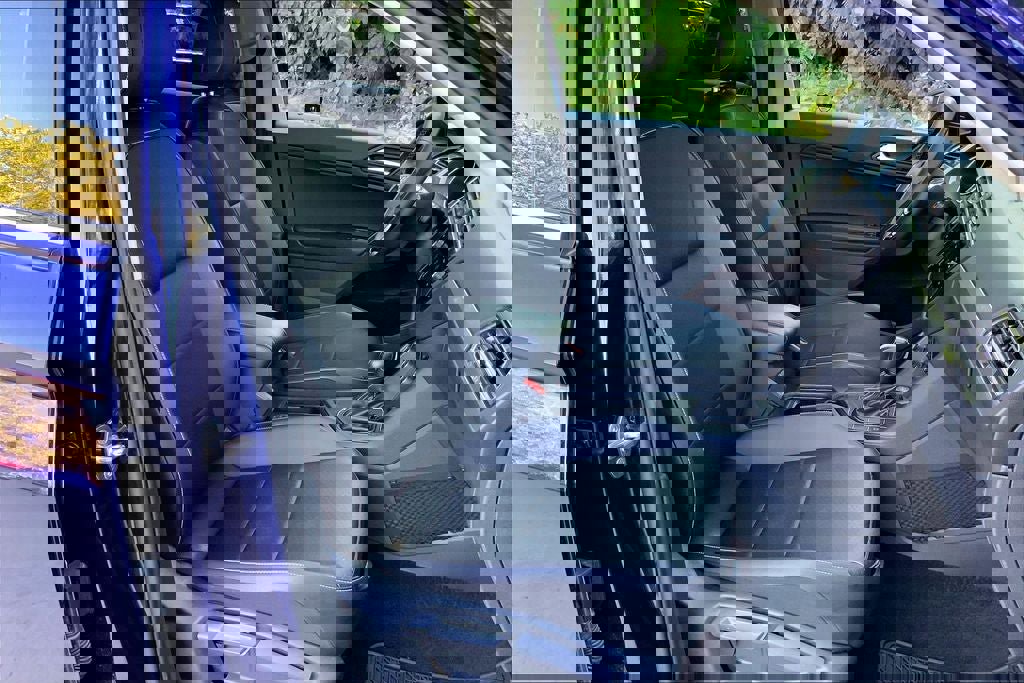 Certified 2021 Volkswagen Tiguan SE image 6