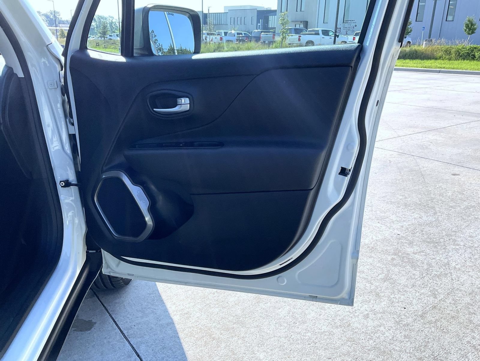 Used 2020 Jeep Renegade Limited AWD/4WD image 17