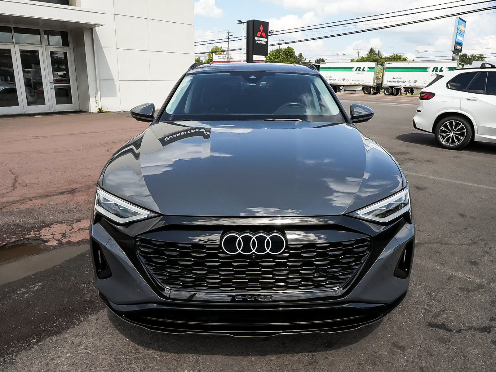 Used 2024 Audi Q8 e-tron Premium Plus w/ Premium Plus Package AWD/4WD image 2