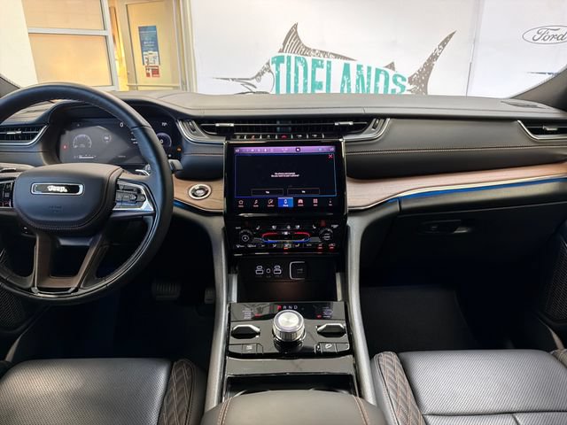 Used 2025 Jeep Grand Cherokee Summit w/ Obsidian Package AWD/4WD image 19