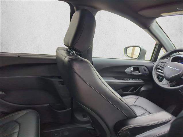 Used 2021 Chrysler Pacifica Touring-L w/ S Appearance Package FWD image 19