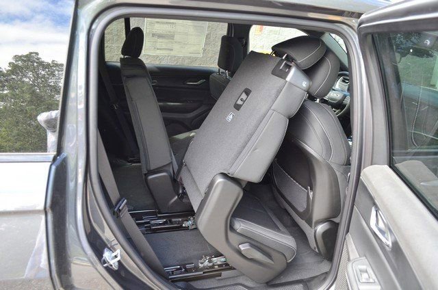 New 2025 Jeep Grand Cherokee L Laredo w/ Luxury Tech Group I image 39