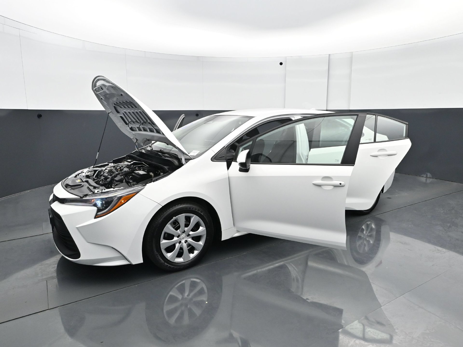 Used 2024 Toyota Corolla LE FWD image 28