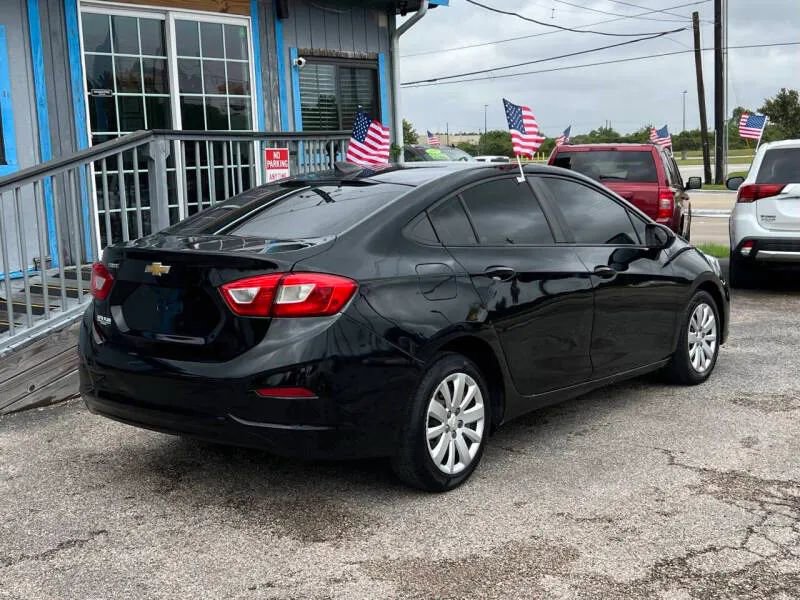 Used 2018 Chevrolet Cruze LS image 6