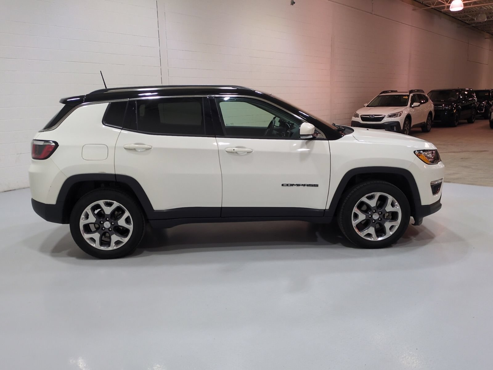 Used 2019 Jeep Compass Limited AWD/4WD image 2