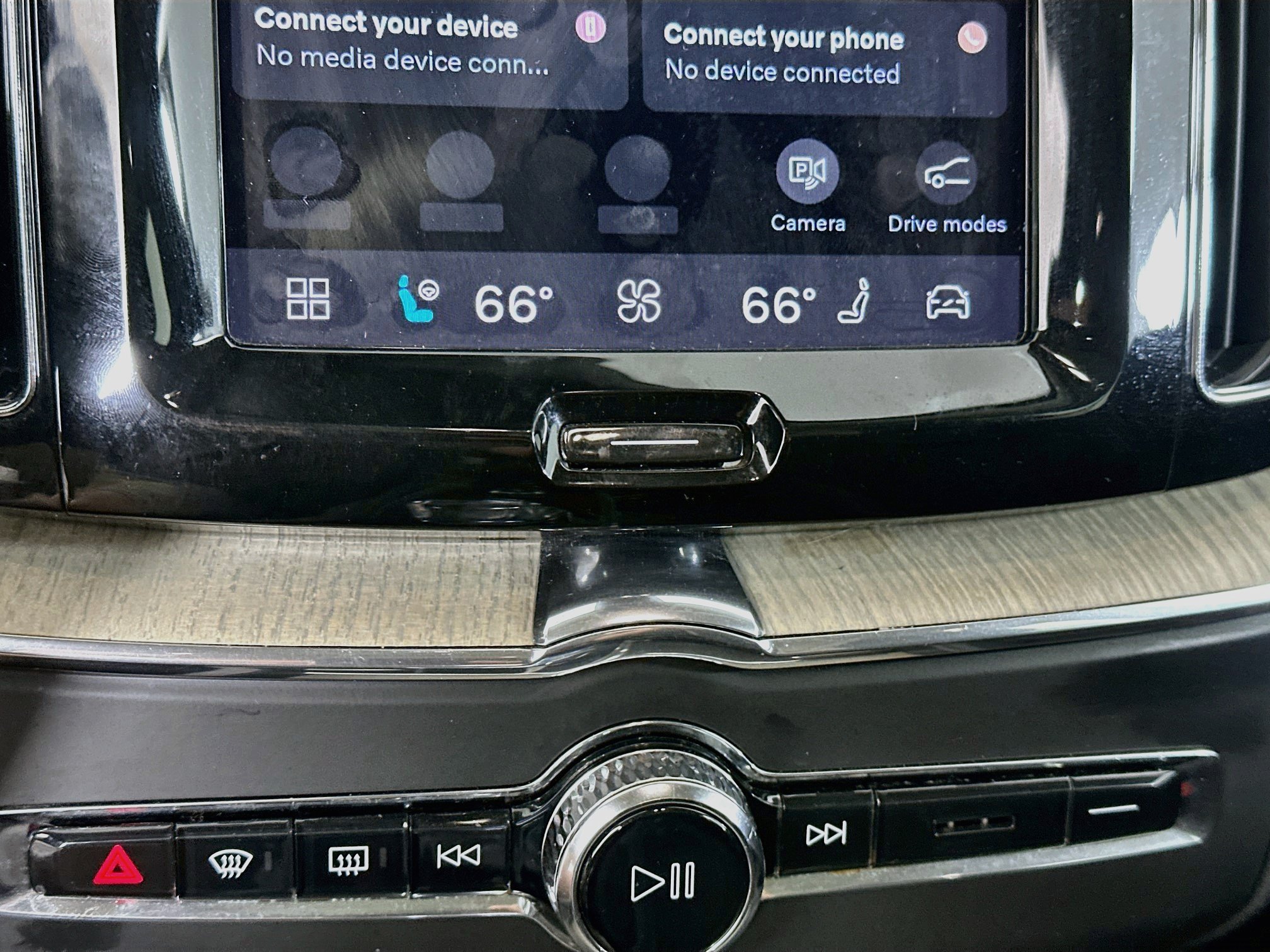 Used 2022 Volvo XC60 B5 Inscription w/ Advanced Package FWD image 24