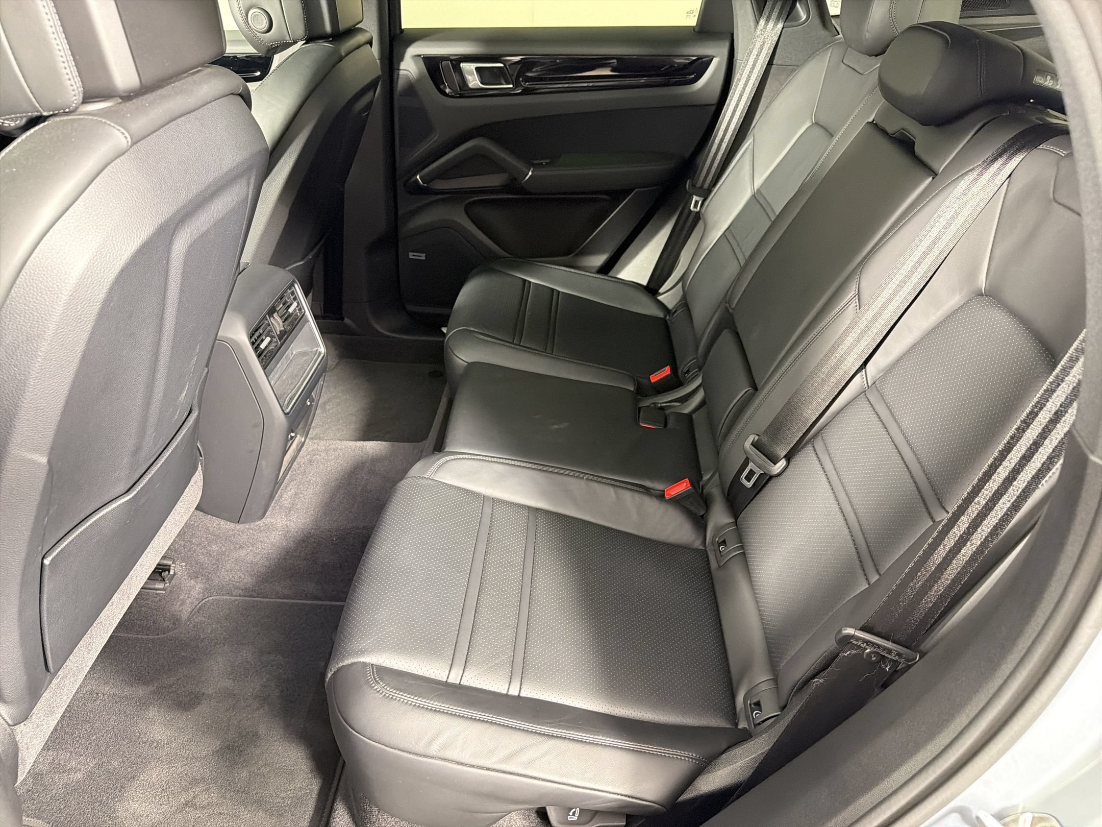 Certified 2023 Porsche Cayenne Coupe AWD/4WD image 15