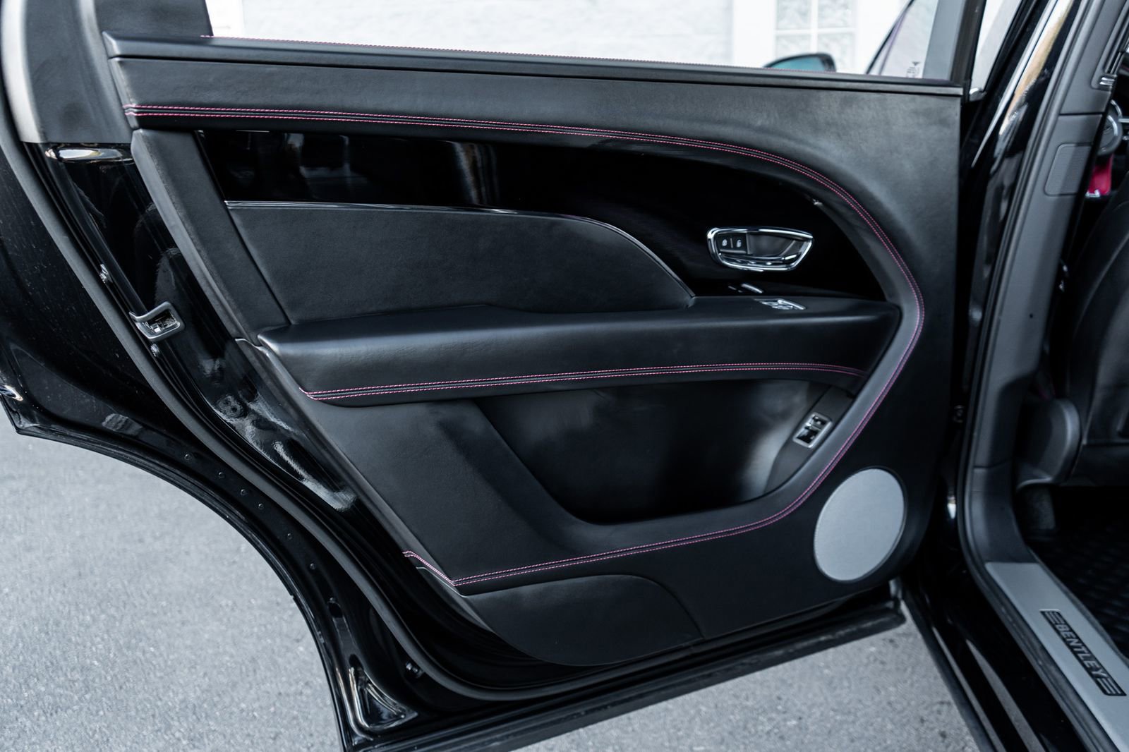 Used 2023 Bentley Bentayga Extended Wheelbase image 30