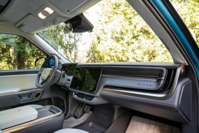 Used 2024 Rivian R1S Launch Edition image 21