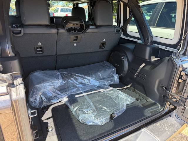 New 2026 Jeep Wrangler Unlimited Rubicon AWD/4WD image 29