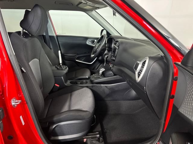 Used 2025 Kia Soul LX w/ LX Technology Package image 28