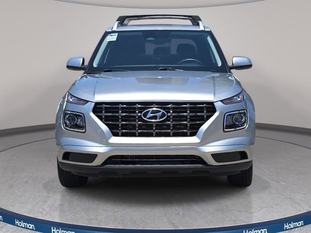Used 2023 Hyundai Venue SEL FWD image 3