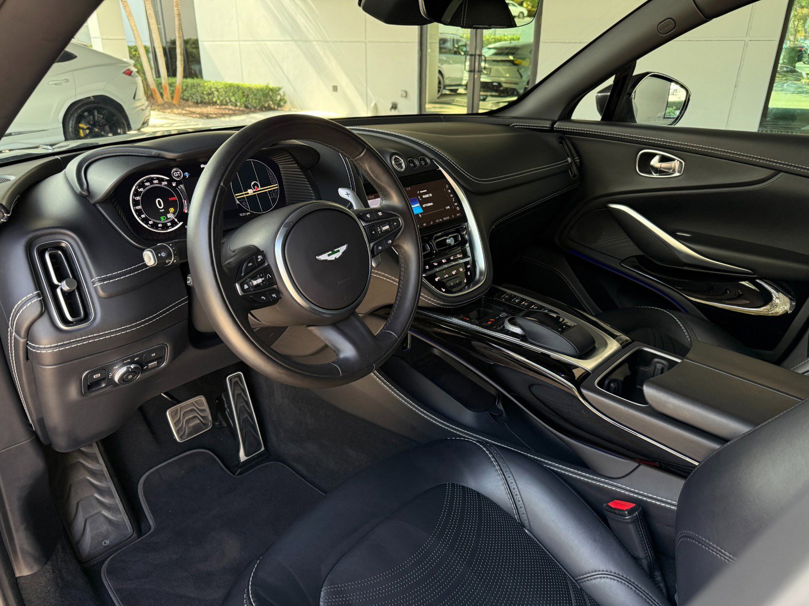 Used 2022 Aston Martin DBX image 21