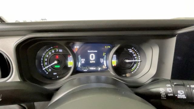 Used 2024 Jeep Wrangler Unlimited w/ Convenience Group AWD/4WD image 31