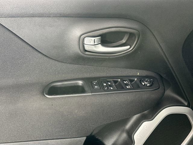 Used 2020 Jeep Renegade Latitude w/ Cold Weather Group image 24