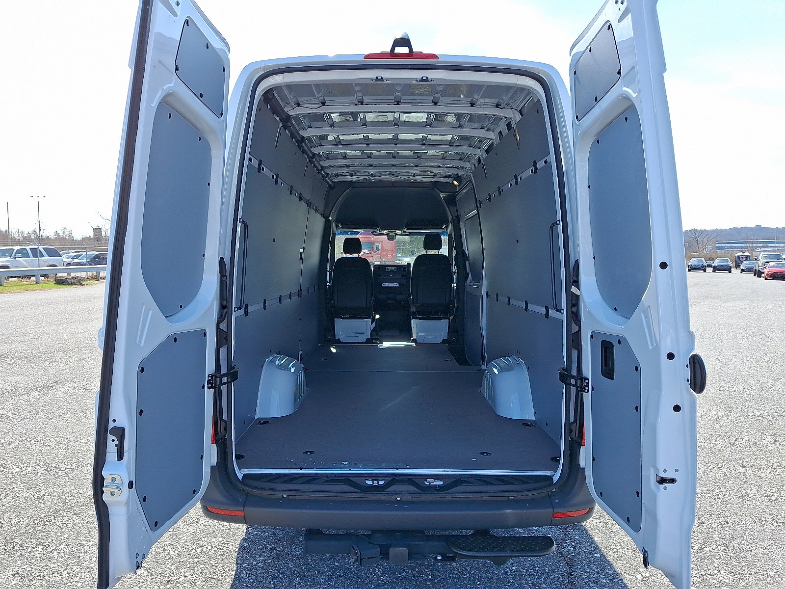 Used 2024 Mercedes-Benz Sprinter 2500 image 8