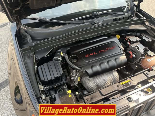 Used 2017 Jeep Renegade Trailhawk AWD/4WD image 37