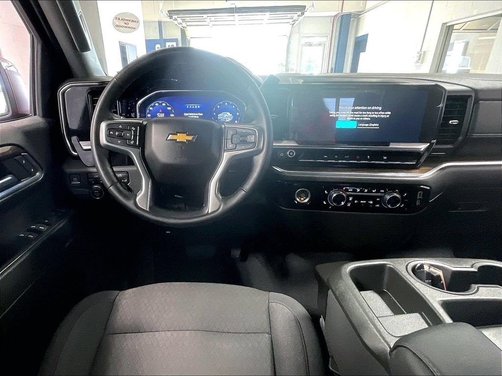 Used 2023 Chevrolet Silverado 1500 LT AWD/4WD image 17