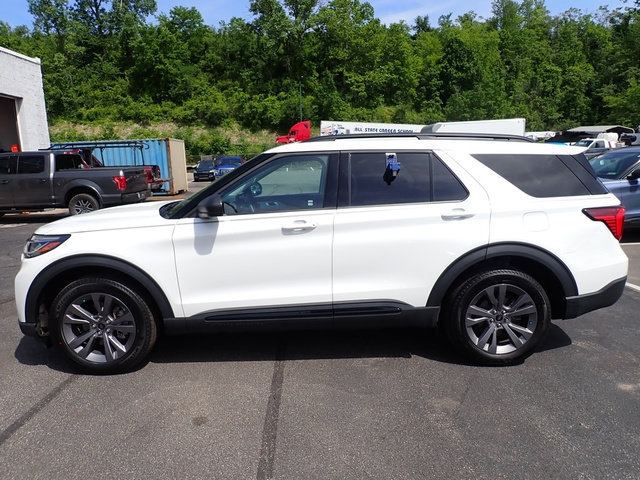 New 2026 Ford Explorer Active w/ Active Comfort Package AWD/4WD image 2