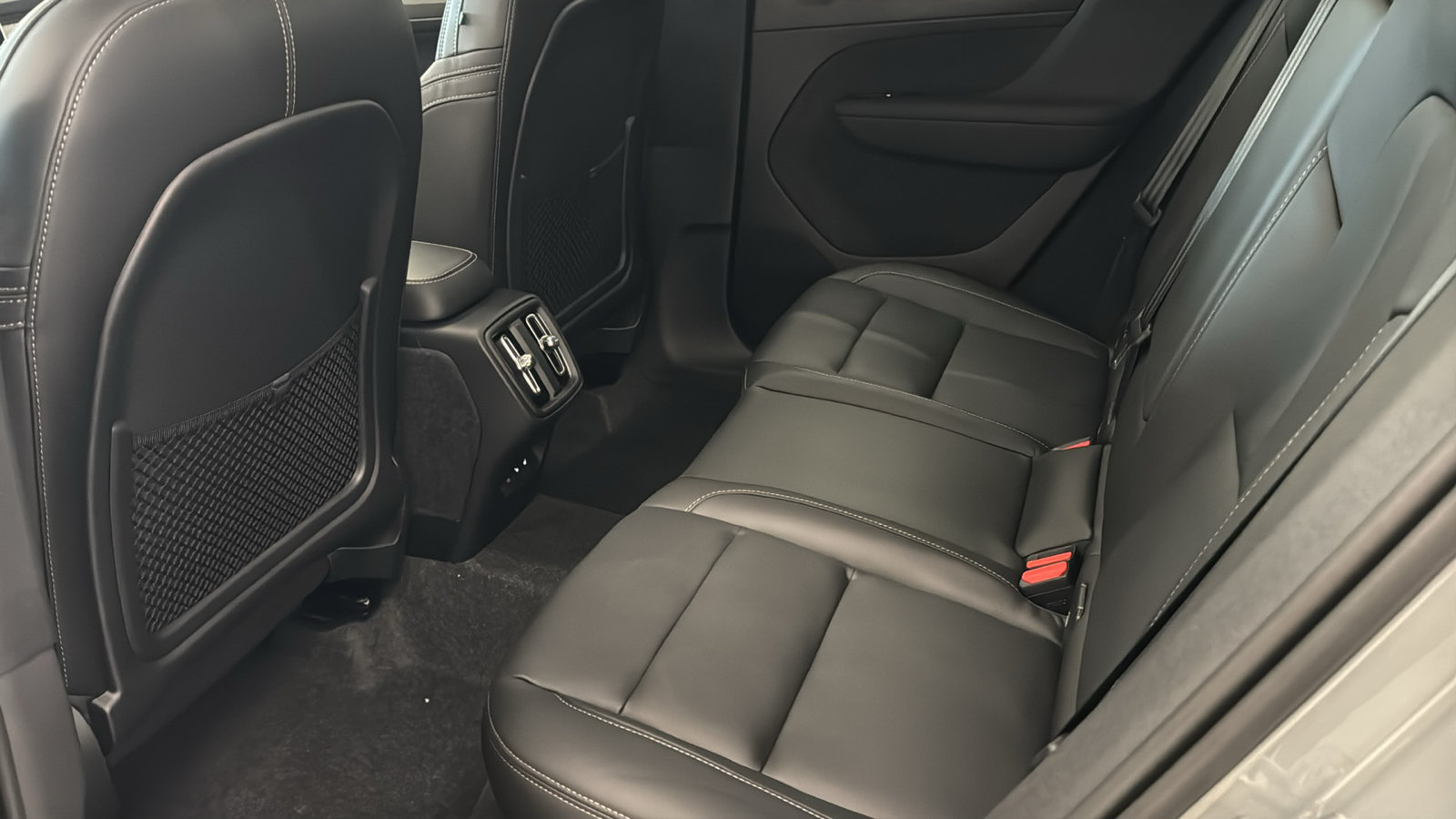 New 2026 Volvo XC40 B5 Core w/ Protection Package Premier AWD/4WD image 27