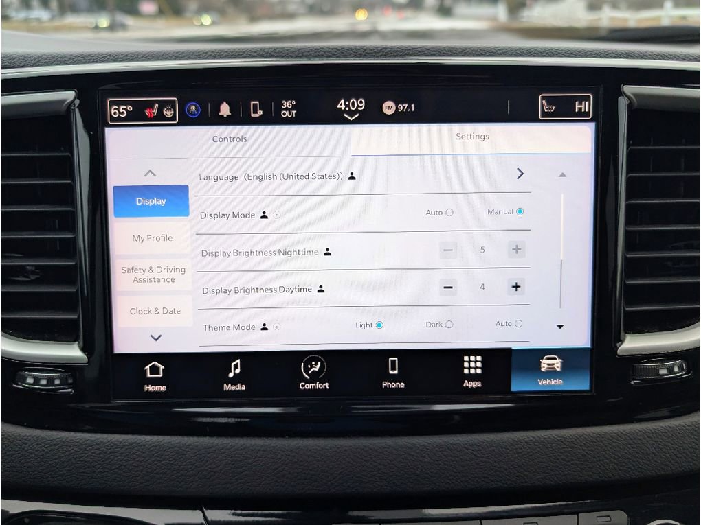 Used 2024 Chrysler Pacifica Touring-L image 27