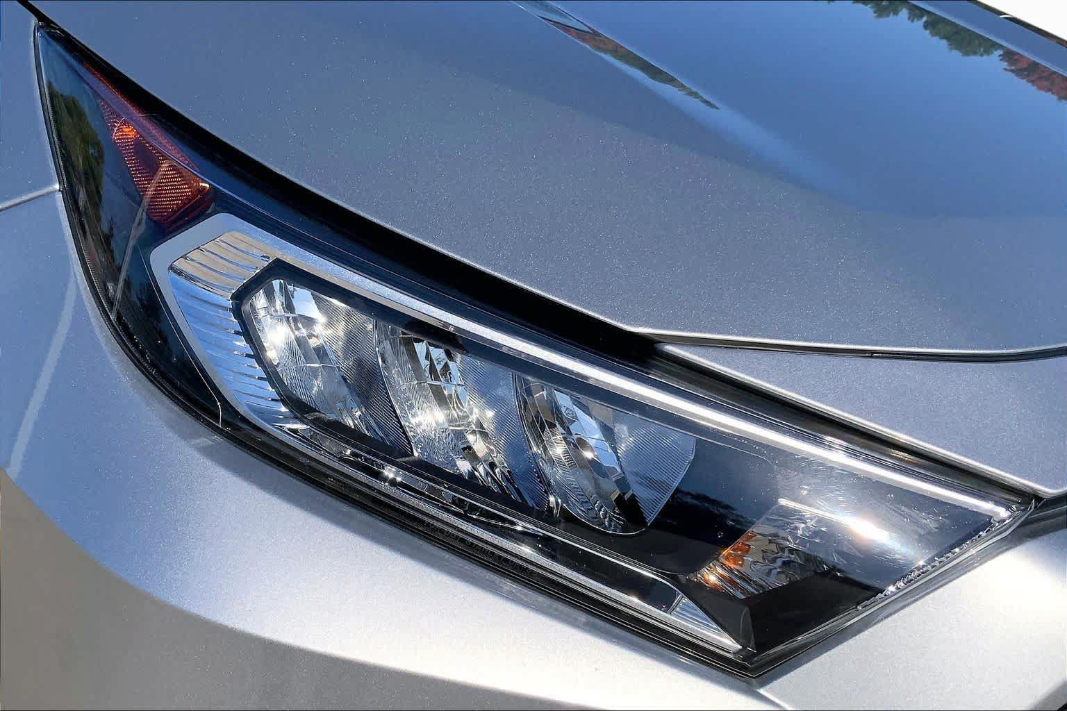 Used 2020 Toyota RAV4 Limited AWD/4WD image 27