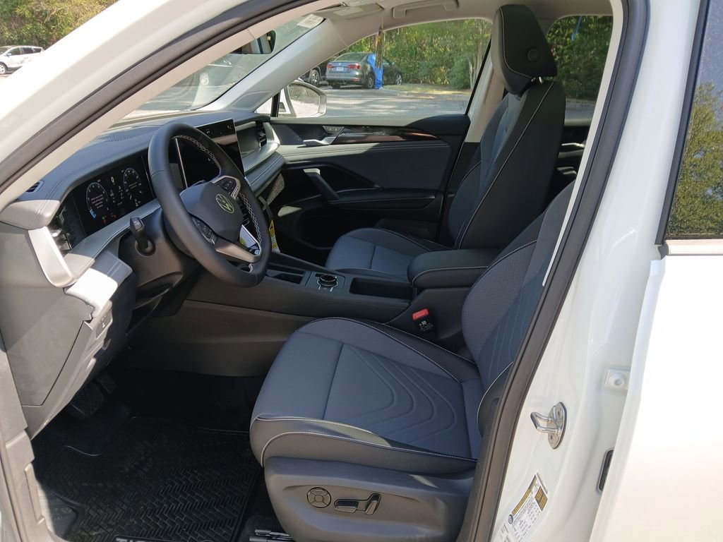 New 2026 Volkswagen Tiguan SE image 9