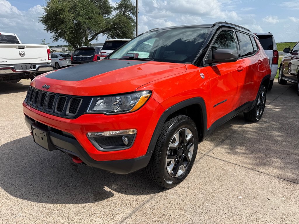 Used 2017 Jeep Compass Trailhawk w/ Leather Interior Group AWD/4WD image 3