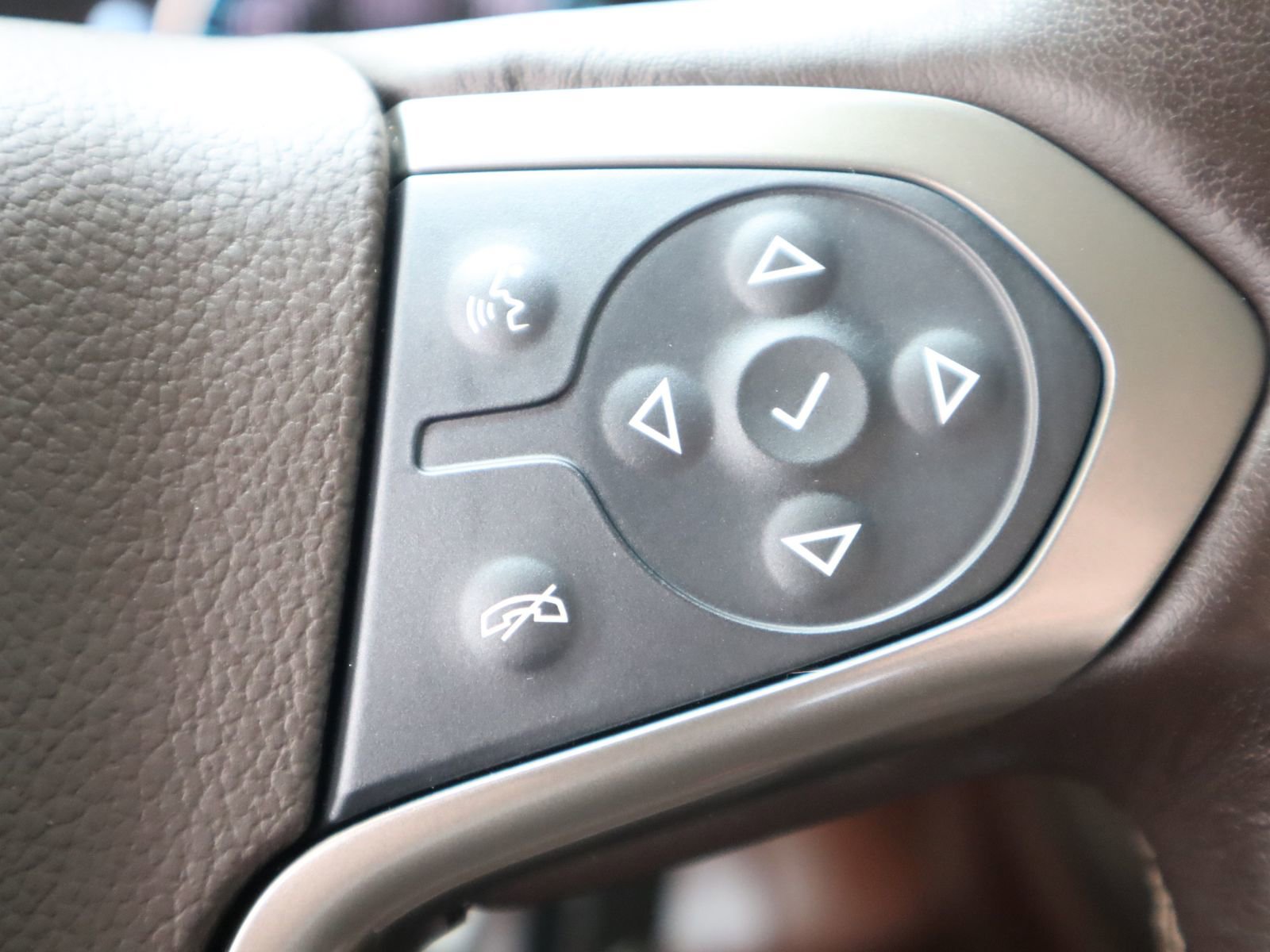 Used 2019 Chevrolet Silverado 2500 High Country w/ Duramax Plus Package AWD/4WD image 38